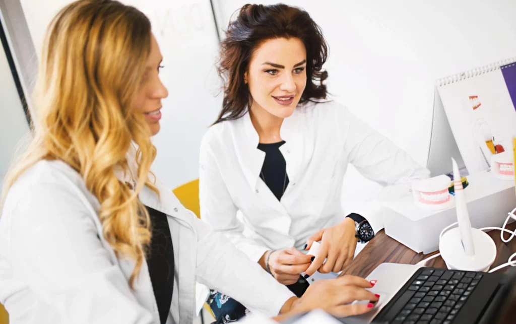 5 استراتيجيات فعالة لتحسين الحجوزات على موقع عيادات الأسنان