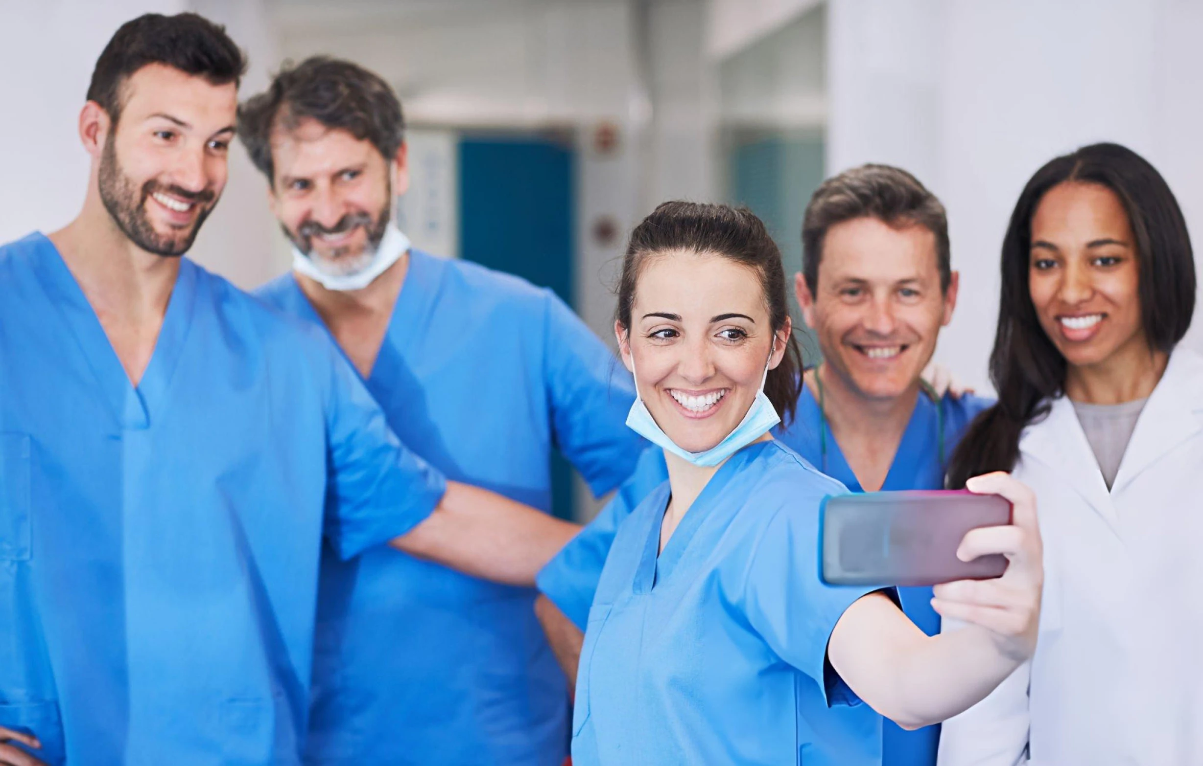 تنجح عيادات الأسنان على وسائل التواصل الاجتماعي في الإمارات